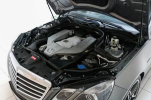 Bild 11/19 von Mercedes-Benz E 63 AMG (2009)