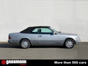 Image 4/15 de Mercedes-Benz E 200 (1995)