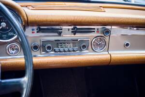 Image 30/31 of Mercedes-Benz 280 SL (1969)