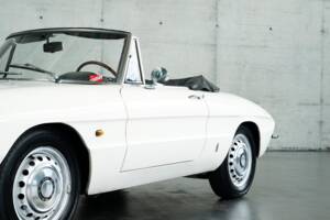 Image 3/50 of Alfa Romeo 1600 Spider Duetto (1966)