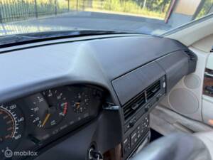 Image 17/35 of Mercedes-Benz 500 SL (1993)