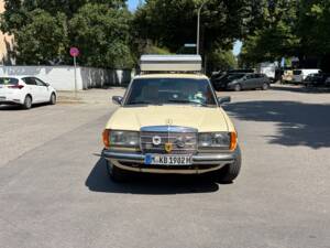 Image 1/36 of Mercedes-Benz 300 TD Turbodiesel (1982)