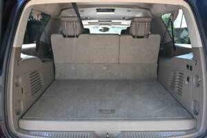Image 32/50 of Chevrolet Suburban (2017)