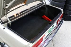 Afbeelding 33/40 van BMW 318i (1987)