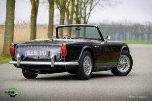 Image 33/37 of Triumph TR 4 (1965)