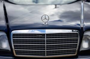 Bild 27/46 von Mercedes-Benz E 320 (1994)