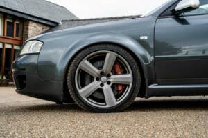 Image 33/50 of Audi RS6 Avant (2003)