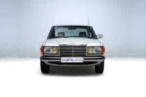 Image 2/25 of Mercedes-Benz 300 D (1985)
