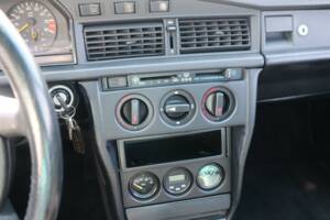 Immagine 14/50 di Mercedes-Benz 190 E 2.3-16 (1986)