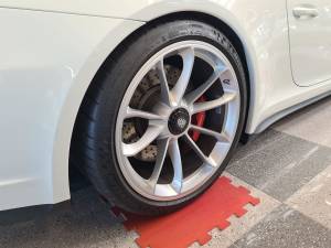 Imagen 20/21 de Porsche 911 GT3 Touring (2018)