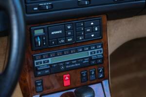 Image 28/50 of Mercedes-Benz 500 SL (1990)