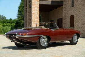 Image 13/50 de Jaguar E-Type 3.8 (1964)