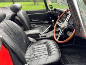 Image 20/29 de Jaguar E-Type (1969)