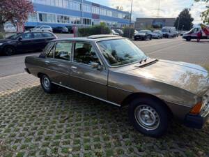 Immagine 2/10 di Peugeot 604 SL V6 (1977)