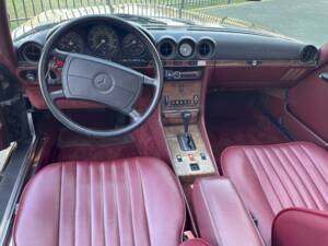 Image 17/32 de Mercedes-Benz 560 SL (1987)