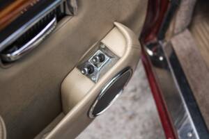Image 17/44 of Jaguar XJ 12 (1990)