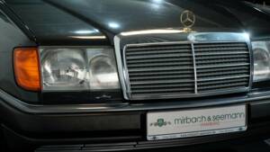 Image 20/32 de Mercedes-Benz 400 E (1991)