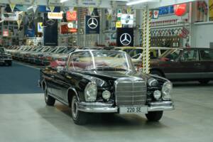 Image 20/50 of Mercedes-Benz 220 SE b (1963)