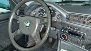 Image 34/100 of BMW 323i (1984)