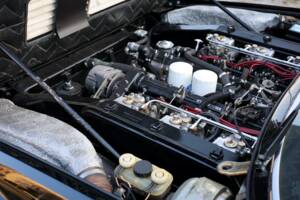 Image 28/32 of Ferrari 400 GT (1977)