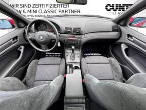 Image 40/57 of BMW 320i (2002)