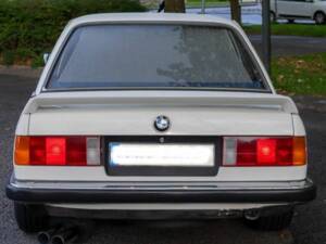 Imagen 8/8 de BMW 325i (1987)