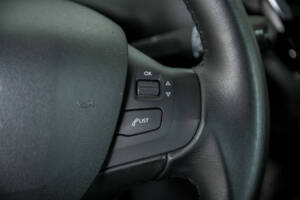 Bild 25/50 von Peugeot 208 1.2 PureTech 82 (2019)