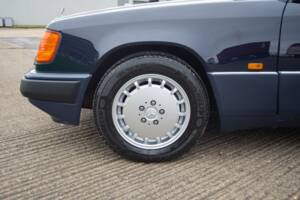 Bild 23/26 von Mercedes-Benz 300 TE (1992)