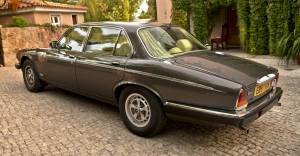 Image 15/50 of Jaguar XJ 12 (1988)