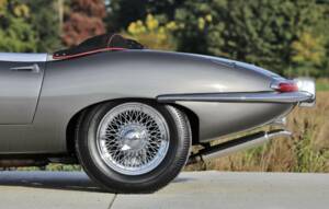 Image 3/50 of Jaguar E-Type 3.8 Flat Floor (1961)