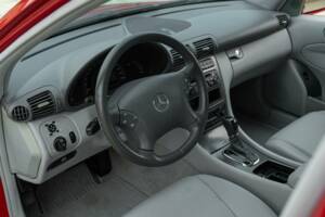Immagine 42/50 di Mercedes-Benz C 220 CDI T (2003)