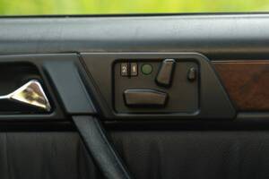 Bild 32/50 von Mercedes-Benz 300 E-24 (1989)