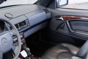 Image 17/46 of Mercedes-Benz SL 320 (1998)