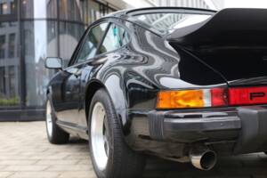 Image 8/43 of Porsche 911 Carrera 3.2 (1985)