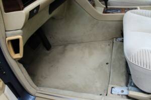 Image 33/51 de Mercedes-Benz 500 SE (1984)