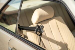 Afbeelding 51/63 van Mercedes-Benz 230 CE (1988)