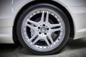 Image 24/99 de Mercedes-Benz SL 55 AMG (2005)