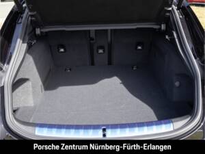 Image 26/36 of Porsche Taycan 4S Sport Turismo (2026)