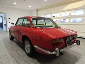 Image 3/14 of Alfa Romeo 2000 GT Veloce (1974)