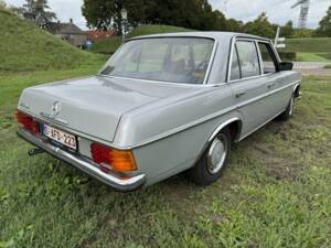 Image 6/8 of Mercedes-Benz 230/4 (1975)
