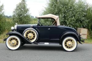 Image 6/19 of Ford Model A De Luxe (1930)