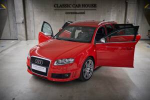 Image 16/95 of Audi RS4 Avant (2006)