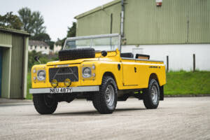 Image 13/98 of Land Rover 109 (1983)