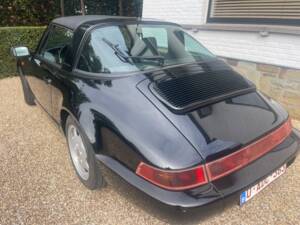 Image 17/18 of Porsche 911 Carrera 2 (1990)