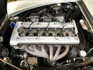 Image 35/50 of Alfa Romeo 2600 Spider (1964)