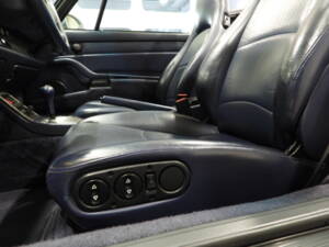 Image 16/51 of Porsche 911 Carrera (1994)