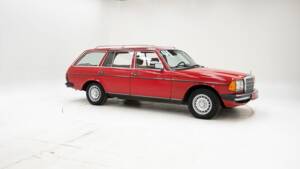 Image 3/15 of Mercedes-Benz 300 TD (1980)