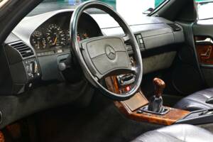 Image 23/36 of Mercedes-Benz 300 SL-24 (1993)