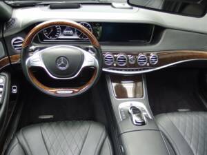 Bild 16/99 von Mercedes-Benz Maybach S 500 (2015)