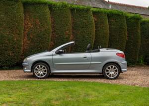 Immagine 37/40 di Peugeot 206 CC 1.6 16V (2003)